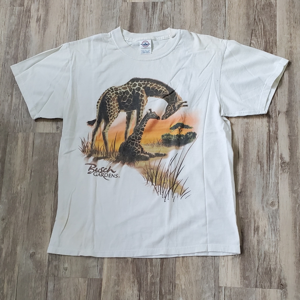 FREE‼️ with bundle giraffe t-shirt